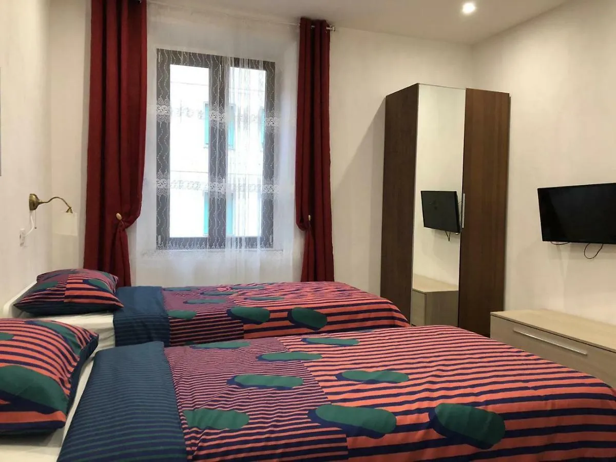 Guest house Station & Airport Hotel Pisa